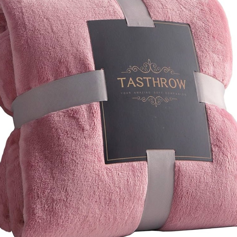 TASTHROW LARGE Pink Plush throw Blanket NWT